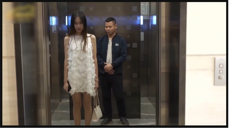 Cô gái nhỏ xinh và kẻ theo đuôi khốn nạn